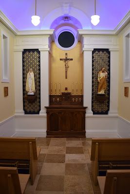 Chapel Room In House, Church Design Architecture, Home Altar Catholic, Family Altar, Church Building Design, Catholic Altar, Altar Design, Church Pictures, The Tabernacle