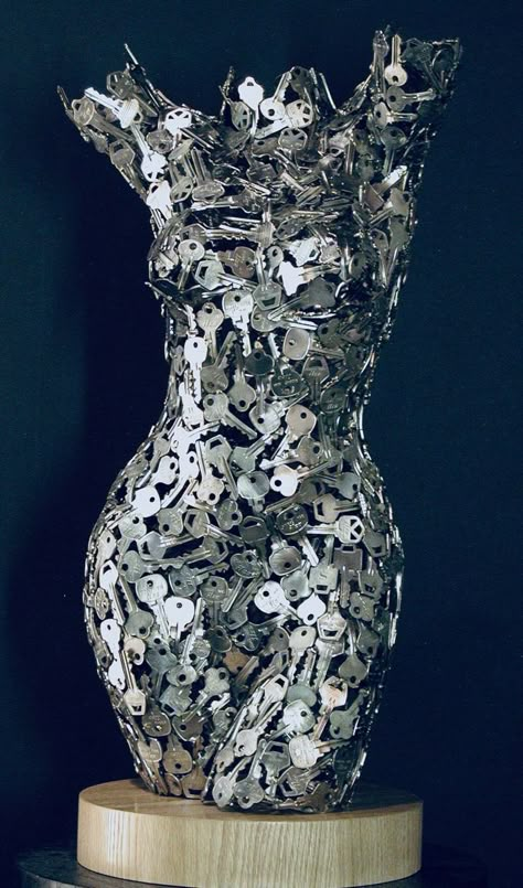 Mannequin Ideas, Key Crafts, Sculpture Wall Art, Metal Sculpture Wall Art, Mannequin Art, Trash Art, Creation Art, Sculpture Wall, Metal Tree Wall Art