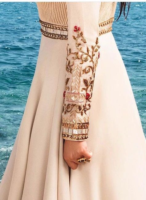 Baju Kahwin, Art Inspiration Ideas, Designer Kurti Patterns, Couture Embroidery, Sleeves Designs For Dresses, Hand Work Blouse Design, Beautiful Dress Designs, Embroidery Suits Design, Boutique Dress Designs