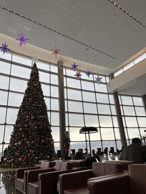 #christmas #airport #vibes #break #waiting #travel Airport Christmas Aesthetic, Airport Christmas Decor, Christmas Airport, Airport Christmas, Christmas Abroad, Airplane Christmas, Airport Vibes, Book Vibes, Airport Aesthetic