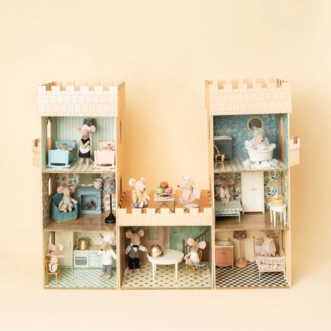 Maileg - A world of Imagination Maileg Kitchen, Maileg Dollhouse, Maileg Furniture, Maileg Mice, Wooden Cradle, Cardboard Castle, Vintage Bathtub, Maileg Mouse, Dollhouse Bathroom