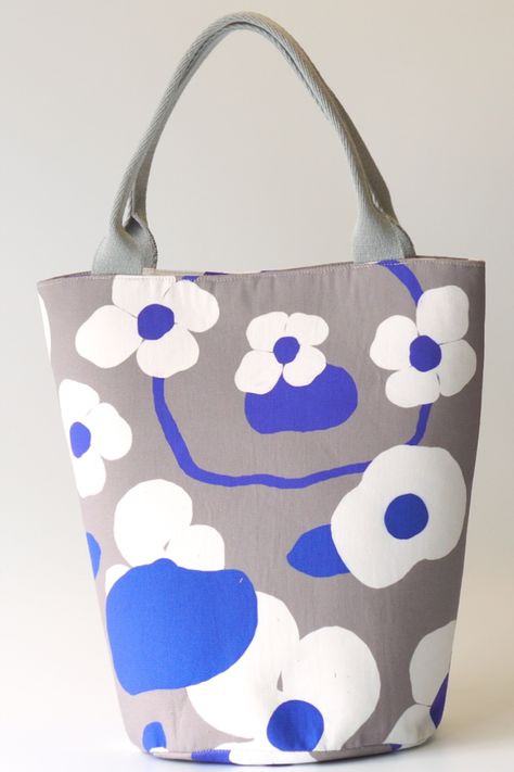 DIY Flower Tote Bag | Making a Round bottom handbag | Pattern(PDF) Flat Bottom Tote Bag Pattern, Tote Bag Making, Flower Tote Bag, Flower Tote, Handbag Pattern, Bag Patterns To Sew, Tote Bag Pattern, Free Sewing, Diy Bag