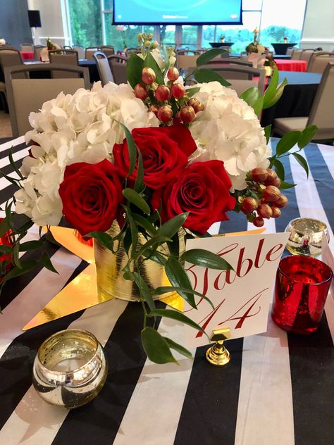 Red Carpet Table Decorations, Red Carpet Centerpiece Ideas, Red Carpet Party Centerpieces, Oscar Party Centerpieces, Red Carpet Centerpieces, Hollywood Centerpieces, Graduation Flower Centerpieces, Oscar Theme, Employee Appreciation Party