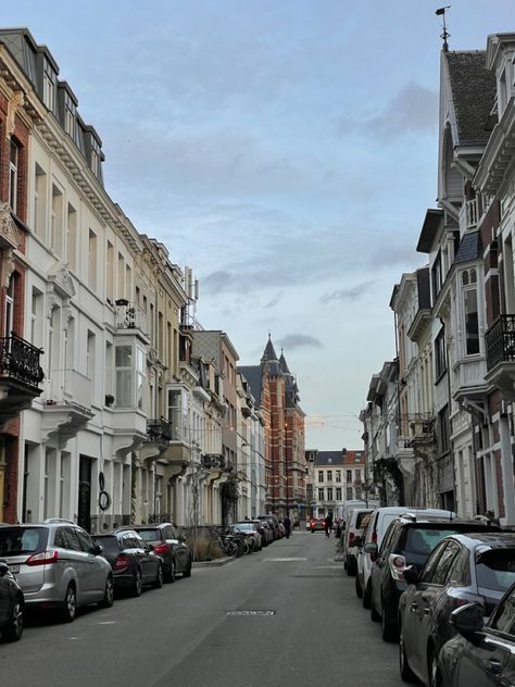 Summer night in Antwerp
Zomeravond in Antwerpen Antwerp Belgium Aesthetic, Antwerp Aesthetic, Belgium Trip, 2025 Travel, Au Pair, Antwerp Belgium, Bucket Lists, I Want To Travel, City Trip