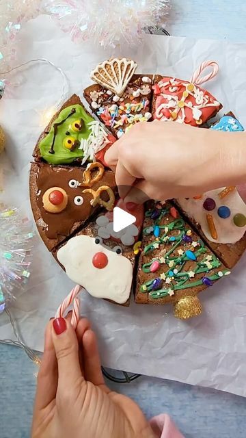 @decorelement on Instagram: "Festive brownies something for everyone 🎄💚☃️🎅🏻 Baker credit: @sashacakeschicago #baker #christmasbrownies #brownies #brownie #chrismas #christmaseve #merrychristmas #merry #christmasdessert" Christmas Decorated Brownies, Christmas Brownies Decoration, Festive Brownies, Decorated Brownies, Christmas Bakes, Brownie Pie, Christmas Brownies, Decorating For Christmas, December 24th