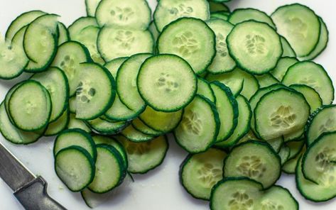 Pitta Pacifying Cucumber Dal Recipe - The Ayurveda Experience Blog Fedtforbrændende Mad, Fat Burning Snacks, Healthy Late Night Snacks, Cucumber Benefits, Zero Calorie Foods, Eating Carrots, Pimples Under The Skin, Cucumber Diet, Cucumber Seeds