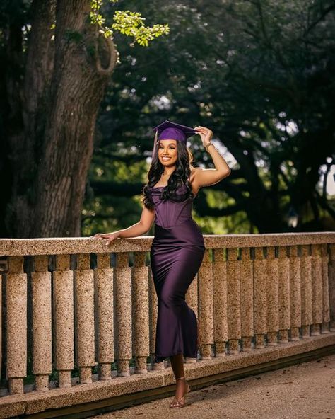 Outside Graduation Picture Ideas, Lsu Graduation Pictures, Lsu Graduation, Graduation Shoot Ideas, Graduation Outfits For Women, Graduation Outfit College, Graduation Outfit Ideas, Nursing Graduation Pictures, Graduation Shoot