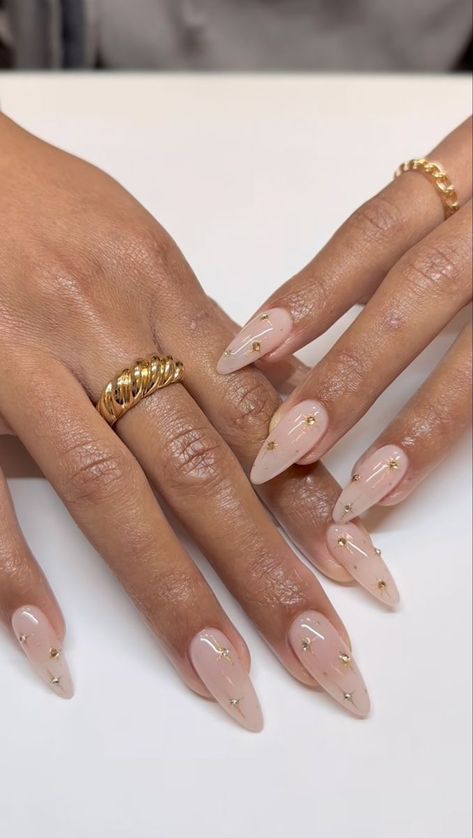 Old Hollywood Glamour Nails, Short Stilleto Nails Fall Colors, Allyiahsface Nails, Nude Gold Nails, Almond Nails Christmas, Nude Nails With Rhinestones, Black Women Nails, Bridesmaids Nails, London Nails