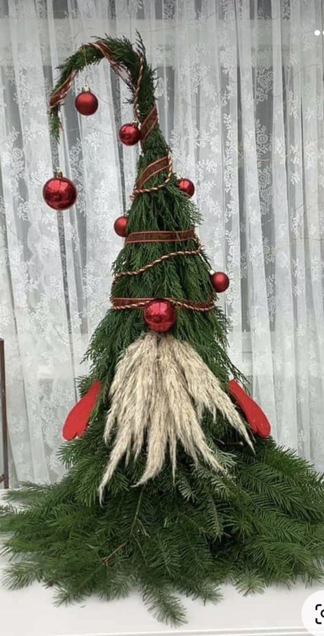 Dekoratívne Vence, Front Porch Christmas Decor Ideas, Porch Christmas Decor Ideas, Porch Christmas Decor, Front Porch Christmas, Easter Eggs Diy, Christmas Decor Ideas Diy, Christmas Decorations Diy Outdoor, Porch Christmas