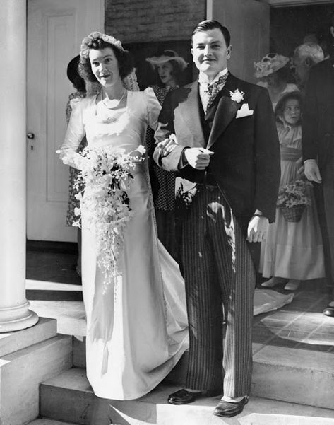 David Rockefeller and The Beetle Room Alva Vanderbilt, Celebrity Wedding Photos, Beautiful Beach Wedding, Celebrity Wedding, Royal Brides, Stunning Wedding Dresses, Vintage Gowns, Vintage Bride, Best Wedding Dresses