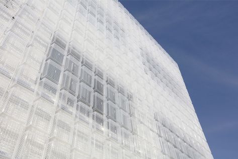 1,500 Semi-Transparent Plastic Baskets Form a Lightweight Facade Korean Building, Recycled Concrete, Facade Material, Construction Waste, Plastic Baskets, Plastic Design, Building Facade, Industrial Buildings, Facade Architecture