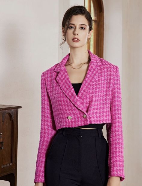 Barbie Office, Working Girl Outfits, Tweed Jacket Outfit, Tweed Fashion, Office Outfit, Y2k Outfits, Pink Blazer, Blazer Fashion, Lookbook Outfits