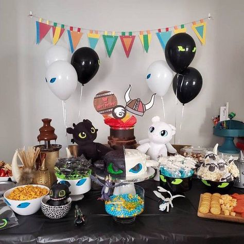 Httyd Party, Skylanders Birthday Party, Dragon Themed Birthday Party, Skylanders Birthday, Viking Party, 9 Birthday, Dragon Birthday Parties, Train Dragon, Realistic Cakes