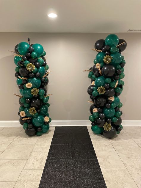 Balloon columns Green And Black 30th Birthday, Black Balloon Columns, Emerald Green Xv, Balloon Color Combinations, Black And Gold Birthday Cake, Black Balloon Garland, 21st Birthday Party Themes, Rose Gold Balloon Garland, 21 Birthday Party