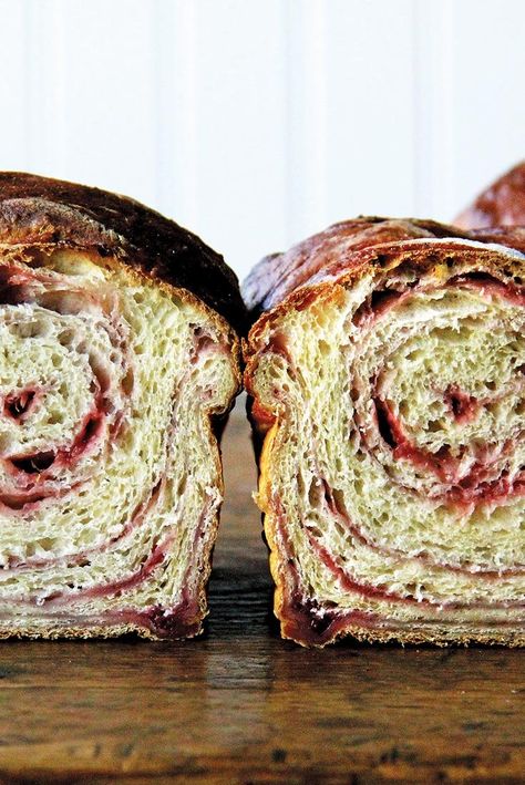 Strawberry Swirl No-Knead Brioche Recipe Swirl Bread Recipe, Yeast Bread Rolls, Brioche Recipe, Strawberry Bread, Swirled Bread, Brioche Bread, King Food, Bread Toast, No Knead Bread