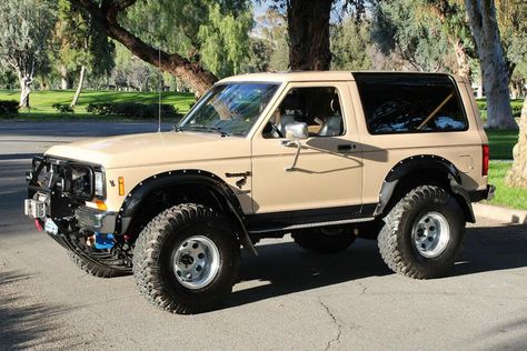 A Ford Bronco II For The Doomsday Prepper - Bronco Corral 1989 Bronco Ii, Bronco Build, Survival Vehicle, Truck Builds, Vintage 4x4, Bronco Custom, Ford Obs, Ford Bronco 2, Bronco 2