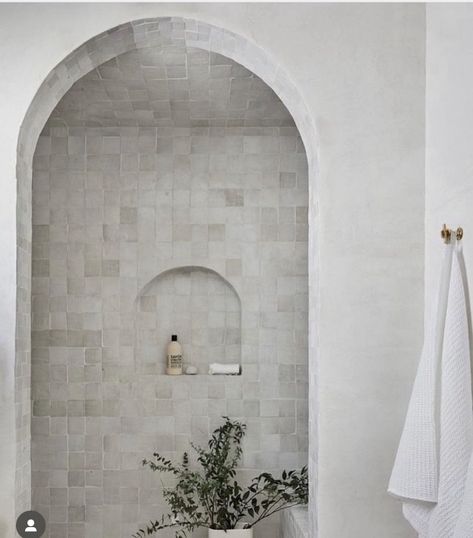 Bungalow Interiors, Artisan Tiles, Studio Interior Design, Zellige Tile, Bathroom Trends, Studio Interior, Bathroom Inspo, Decoration Inspiration, Bathroom Renos