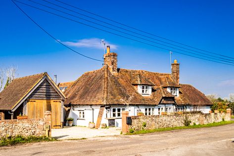 A beautifully presented character 3 / 4 bed semi - detached cottage having been fully restored and modernised throughout. White Cottage, Behoes Lane, Woodcote, Oxfordshire, RG8 0PP / £650,000 #OpeningNewDoors #Property #EstateAgent #RealEstate 3/4 Beds, Log Burning Stoves, Inglenook Fireplace, Studio Home, Reception Room, Loft Room, Integrated Appliances, White Cottage, 3 Bedroom House