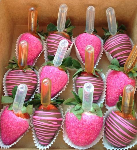 Alcohol infused strawberries!!! Yum!! Alcohol Infused Fruit, Infused Strawberries, Fruit Kabob, Infused Cupcakes, Blackberry Syrup, Chocolate Covered Fruit, Boozy Desserts, Pipettes, Strawberry Dip