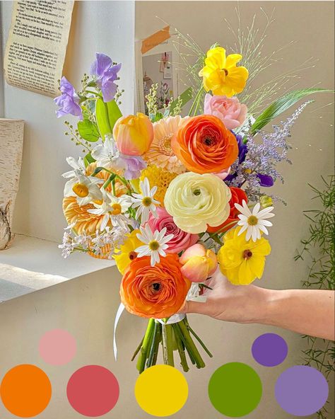 Prom Wildflower Bouquet, Centerpieces For Circle Tables, Retro Flower Bouquet, Wedding Decor Wildflowers, Sunset Color Bouquet, Make A Bouquet To Take On Your Way, Sunset Bridal Bouquet, April Wedding Bouquet, Spring Flower Bouquet Wedding