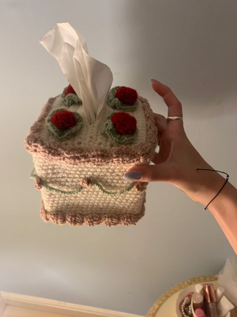 #crochetprojects #ideas Cake Tissue Box Crochet, Tissue Holder Crochet, Crochet Cake Tissue Box Cover, Crochet Gift Patterns Free, Box Covers Diy, Crochet Tissue Box Cover, Crochet Cake, E T, Crochet Gift