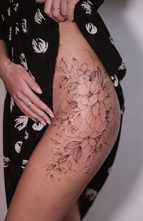 Small Hip Tattoos, Small Hip Tattoos Women, Hip Tattoos For Girls, Bum Tattoo Women, Hip Tattoos For Women, Hip Tattoo Ideas, Swirl Tattoo, Hip Tattoo Designs, Bum Tattoo