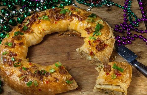 Cajun Boudin Recipe, Boudin King Cake, Glazed Bread, Cajun Recipes Easy, Boudin Recipe, King Cake Recipe, Creole Cooking, Mardi Gras King Cake, Mardi Gras Food