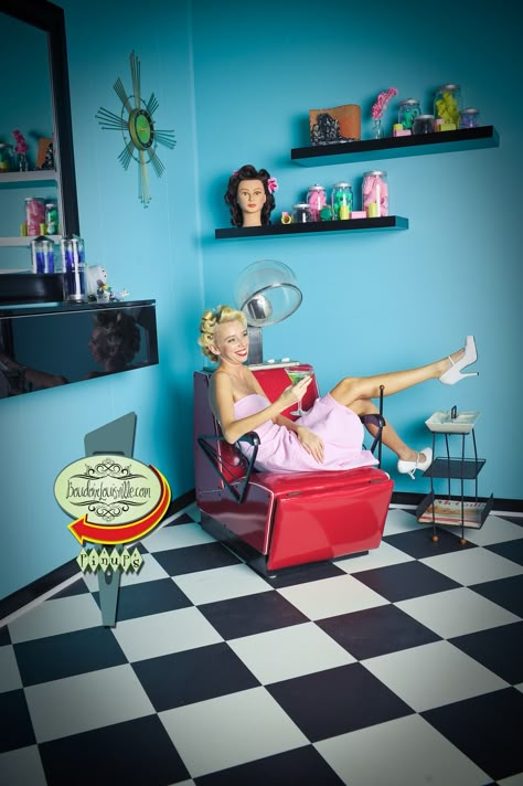 Love the checkered floor Vintage Beauty Salon, Vintage Hair Salons, Checkered Floor, Home Hair Salons, Mommy And Me Photo Shoot, Hairdresser Salon, Salon Art, Salon Ideas, The Lounge