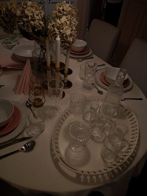 #etiquette #plate #beauty #luxury #candle #dinner #ikea Etiquette Aesthetic, Etiquette Dinner, Meghan Quinn, Etiquette Classes, Table Etiquette, Table Manners, Luxury Candle, Dressing Tables, Candle Dinner