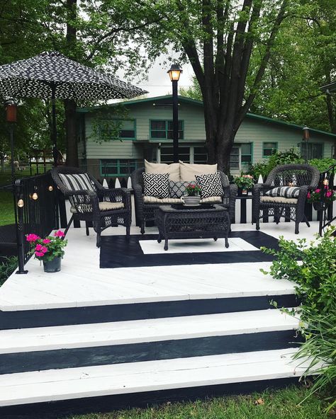 Deck remodel, black and white deck, small deck, wood deck Black And White Decks Outdoor Spaces, Black And White Deck Ideas, Black Decking Ideas, Black And White Backyard, Luxe Goth, Black And White Deck, Alfresco Designs, Villa Patio, Pikes Place