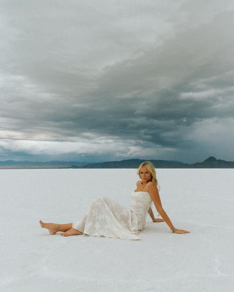 Anya’s senior pics part two!! She’s from New York so it was sooo fun showing her the salt flats :,) Salt Flats Utah, Utah Mountains, Senior Photo Outfits, Flat Photo, Model Portrait, Salt Flats, Senior Pics, Go For It, Senior Photographers