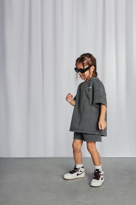 Luxury streetwear for kidz. Shop the coolest outfits online 😎 Coolest Outfits, Uniqlo Kids, Kids Street Style, Cool Kidz, Oversize Outfit, Kids Streetwear, Kid Styles, Kids Clothing Brands, Oversized Outfit