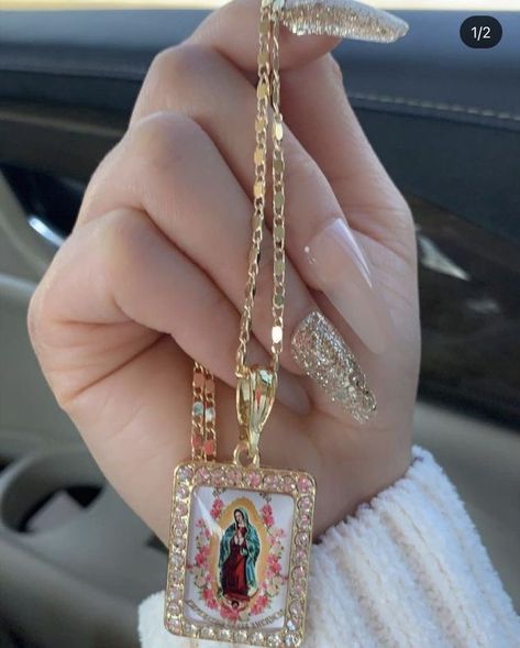 Cute Crystal Jewelry, Latina Aesthetic Jewelry, Mexican Jewelry Gold, San Judas Nails, Hispanic Jewelry, Quince Jewelry, Quinceanera Dresses Mexican, Mexican Necklace, Guadalupe Necklace