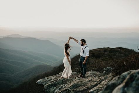 Elopment Ideas, Craggy Gardens, Mountain Engagement Photos, Nc Mountains, Asheville Wedding, North Carolina Mountains, Mountain Photos, Wedding Photography Tips, Colorado Elopement