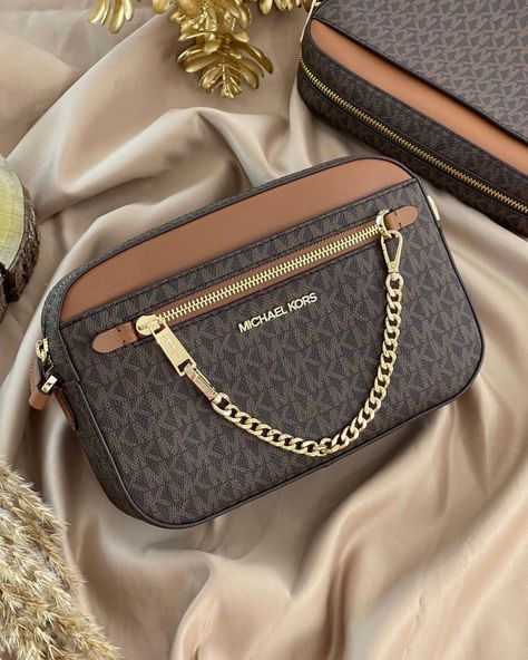 Michael Kors, handbag, purse Mk Sling Bag, Peach Things, Black Bag Outfit, Michael Kors Handbags Crossbody, Crossbody Bag Outfit, Sac Michael Kors, Trendy Purses, Luxury Bags Collection, Labuan