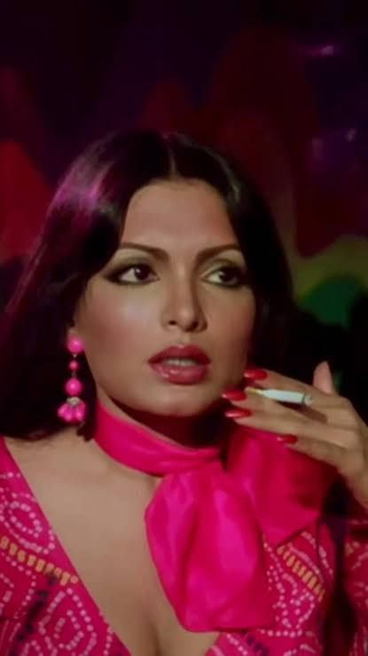 Vintage Bollywood Outfits, 80s Bollywood, Parveen Babi, Retro Hairstyle, Indian Retro, Bollywood Makeup, Vintage Bollywood Aesthetic, Bollywood Retro, Rishi Kapoor