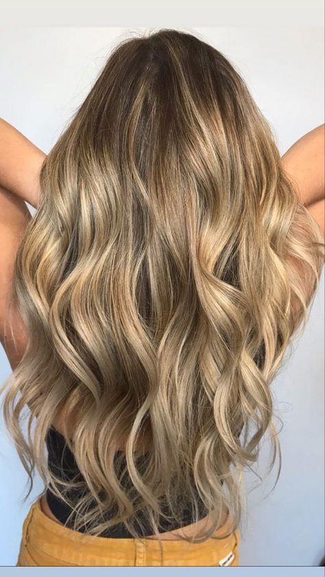 Beach Waves Long Hair, Soft Waves Hair, Curled Blonde Hair, Casual Curls, Curled Hairstyles For Medium Hair, Bridemaids Hairstyles, Loose Curls Hairstyles, Long Hair Waves, Rotating Curling Iron