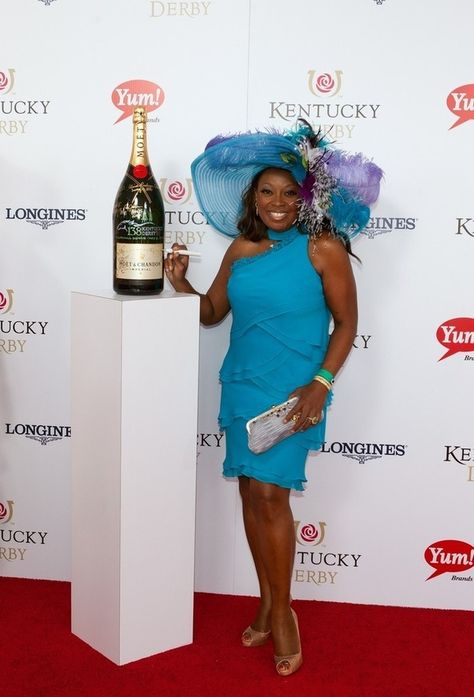 54 Photos Of Badly Dressed Celebrities, Large Hats, And Drunk People At The Kentucky Derby Star Jones, Kentucky Derby Outfit, The Musketeers, Drunk People, Derby Outfits, Derby Dress, Kentucky Derby Party, Large Hats, Kentucky Derby Hats