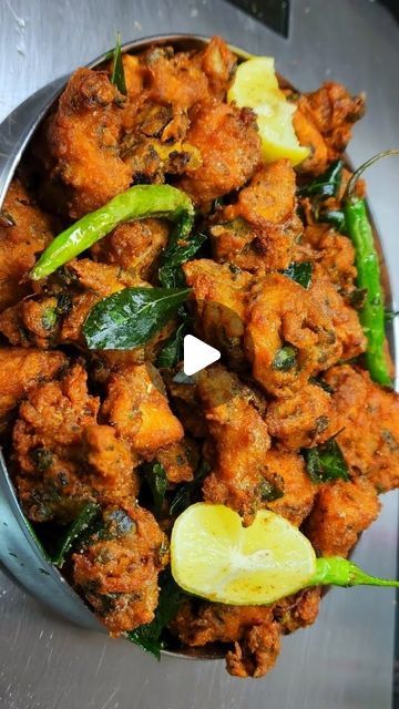 64K views · 3.3K likes | Shaheen Syed on Instagram: "Ramadanspecial crispy chicken pakoda/ chicken pakora recipe 

ChickenPakoda #indianappetizer #FriedChicken #SpicySnack #Pakora #ChickenFritters #IndianCuisine #StreetFood #SnackRecipe #EasyAppetizer #RamadanFood #PakoraForIftar
#IftarSnavks #RamadanRecipes

Ingredients 
600 grams chicken small pieces
1 tbsp ginger garlic paste
5 to 6 green chillies chopped
Handful coriander leaves chopped
4 to 5 stick curry leaves chopped
1 medium sized lemon juice
1 big onion sliced
1 tsp full red chilli powder
1 tbsp coriander seed powder
1 tsp pepper powder
1 tsp garam masala powder
1 tsp cumin seed powder
1/2 tsp turmeric powder
1/4 tsp cooking soda
1/2 cup rice flour
1 cup gram flour 
1 tsp chaat masala powder
Lemon wedges
Fried chillies and curry l Fried Chillies, Chicken Pakoda, Chicken Pakora Recipe, Wedge Fries, Chicken Pakora, Garam Masala Powder, Pakora Recipe, Coriander Seed, Indian Appetizers