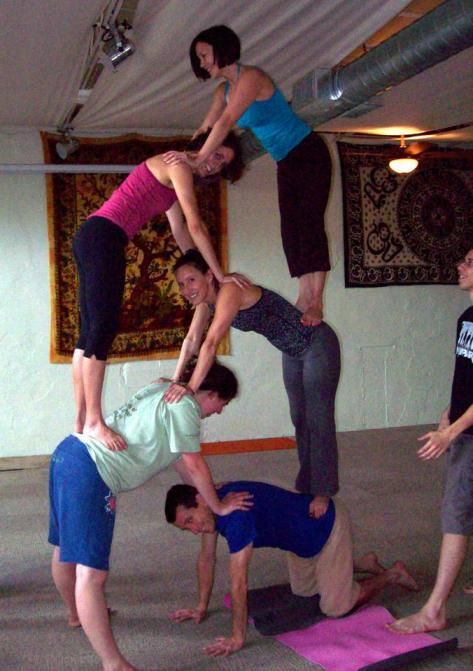 Acro yoga poses, Yoga and Gymnastics on Pinterest Group Yoga Poses, 2 Person Stunts, Acro Yoga Poses, Partner Yoga Poses, Yoga Poses For Two, Yoga Poses For Men, Group Yoga, Cheer Poses, Gymnastics Poses