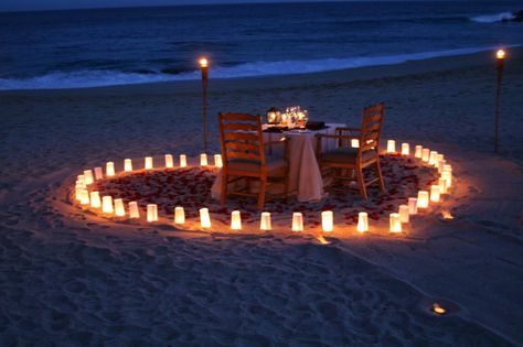 Romantic beach heart Romantic Dinner Setting, Dream Dates, Romantic Date Night Ideas, Beach Proposal, Beach Dinner, Romantic Meals, Romantic Surprise, Beach Date, Beautiful Beach Wedding