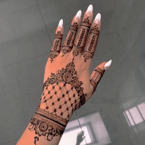 Pakistani Henna Designs Eid, Henna And Nails, New Henna Designs Unique, Henna Designs Unique, Unique Henna Designs, Pakistani Henna Designs, Indian Henna Designs, Henne Tattoo, Cute Henna Designs