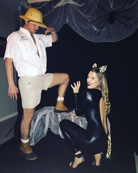 Jungle Fever. Bonnie And Clyde Halloween Costume, Halloween Couple Costumes, Scarecrow Ideas, Bratz Halloween Costume, Costume Couple, Diy Scarecrow, Halloween Parejas, Halloween Couple, Couple Costume