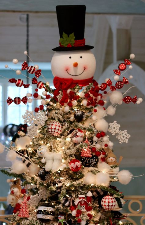 How to Decorate Your Christmas Tree Video Tutorial | Turtle Creek Lane Snowman Tree Topper Ideas, Snowman Tree Ideas, Christmas Tree Video, Snowman Trees, Tree Topper Ideas, Turtle Creek Lane, Snowman Christmas Tree Topper, Snowman Tree Topper, Tree Video