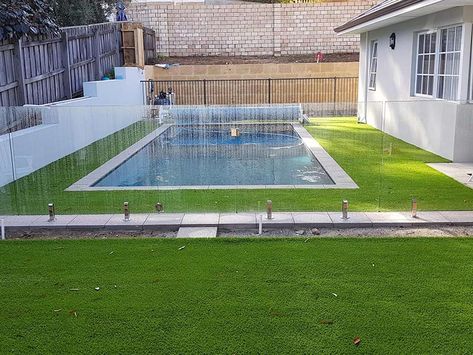 Pool In Grass Area, Artificial Grass Pool Area, Fake Grass Around Pool, Artificial Turf Around Pool Swimming, Pool With Fake Grass Around It, Pool With Astroturf, Pet Grass, Synthetic Lawn, Backyard Garden Diy