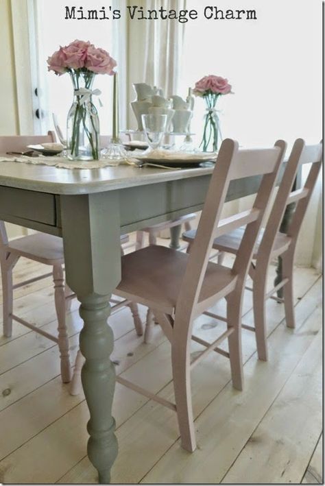 4a438e5a7f5411bfe8b3bacc6ff9ce57 Chalk Paint Kitchen Table, Chalk Paint Kitchen, Painted Kitchen Tables, Kitchen Table Makeover, Real Estat, Vintage Dining Room, Kitchen Table Decor, Table Makeover, Chic Kitchen