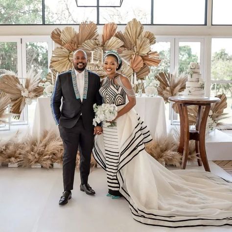 Traditional Sotho Wedding Dresses, South African Traditional Wedding, Xhosa Wedding, South African Traditional Dresses Brides, Xhosa Wedding Decor, Xhosa Wedding Dresses Traditional, Xhosa Traditional Wedding, Umembeso Decor, Xhosa Wedding Attire For Couples