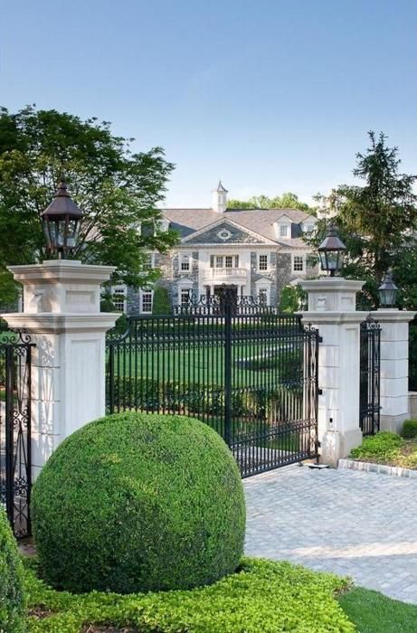 beautiful Stone Mansion, Front Gates, Iron Fence, Iron Gate, Great House, Entrance Gates, Traditional Architecture, House Goals, 인테리어 디자인