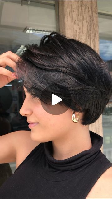 Layered Pixie Cut, Short Hair Back, Short Hair Images, Layered Haircuts For Medium Hair, How To Curl Short Hair, Mullet Hairstyle Women, Short Hair Over 60, Short Hair Styles For Round Faces, Hairstyle Women