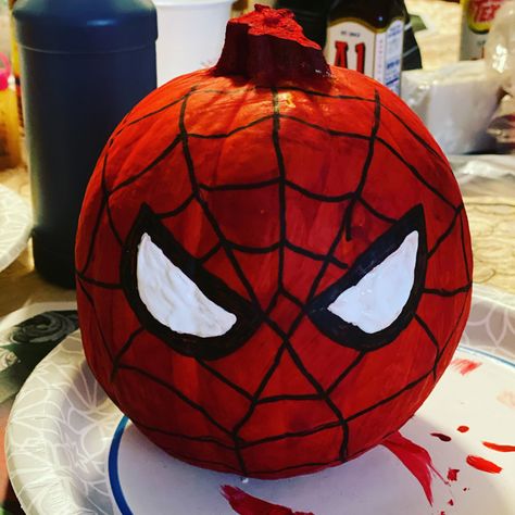 Pumpkin Painting Ideas Boys, Pumpkin Painting Ideas Spiderman, Venom Pumpkin Painting, Spider Man Pumpkin Painting, Halloween Pumpkin Ideas Paint, Red Pumpkin Painting Ideas, Spiderman Pumpkin Painting, Spider Man Pumpkin, Scary Pumpkin Painting